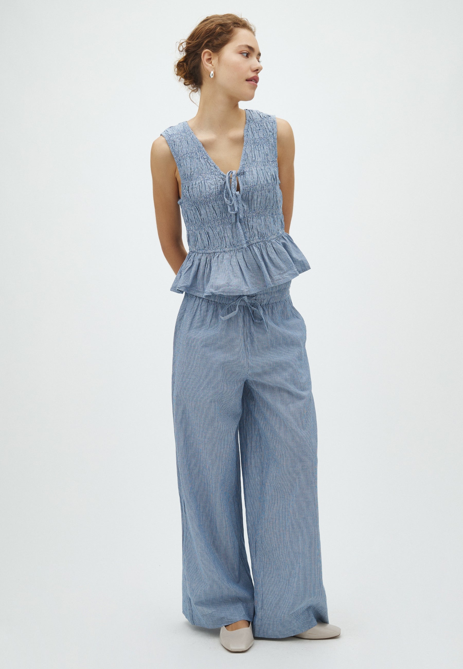 Clari-M_Blue White Stripe_Model_0