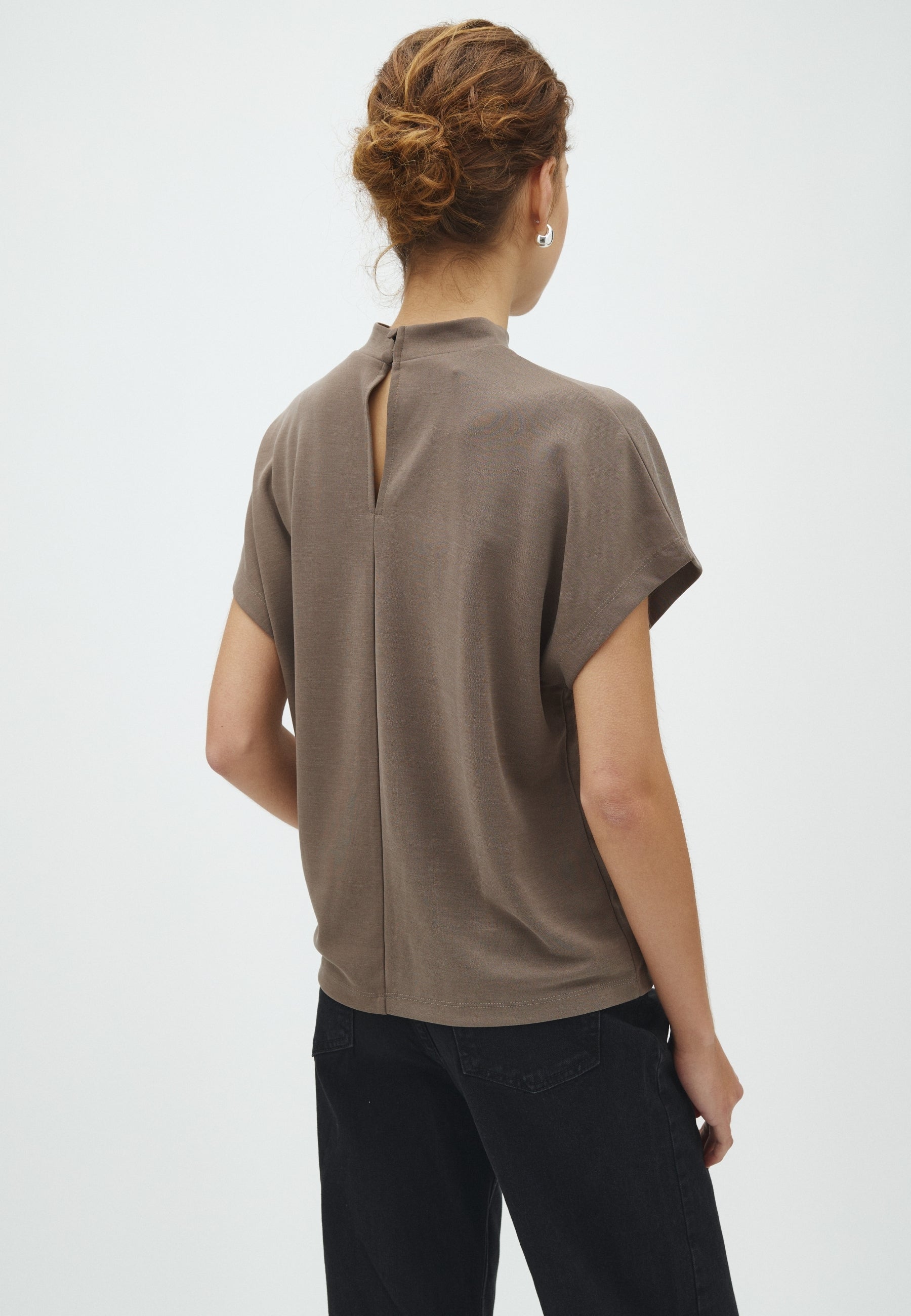 Linea Short-M_Falcon_Model_2