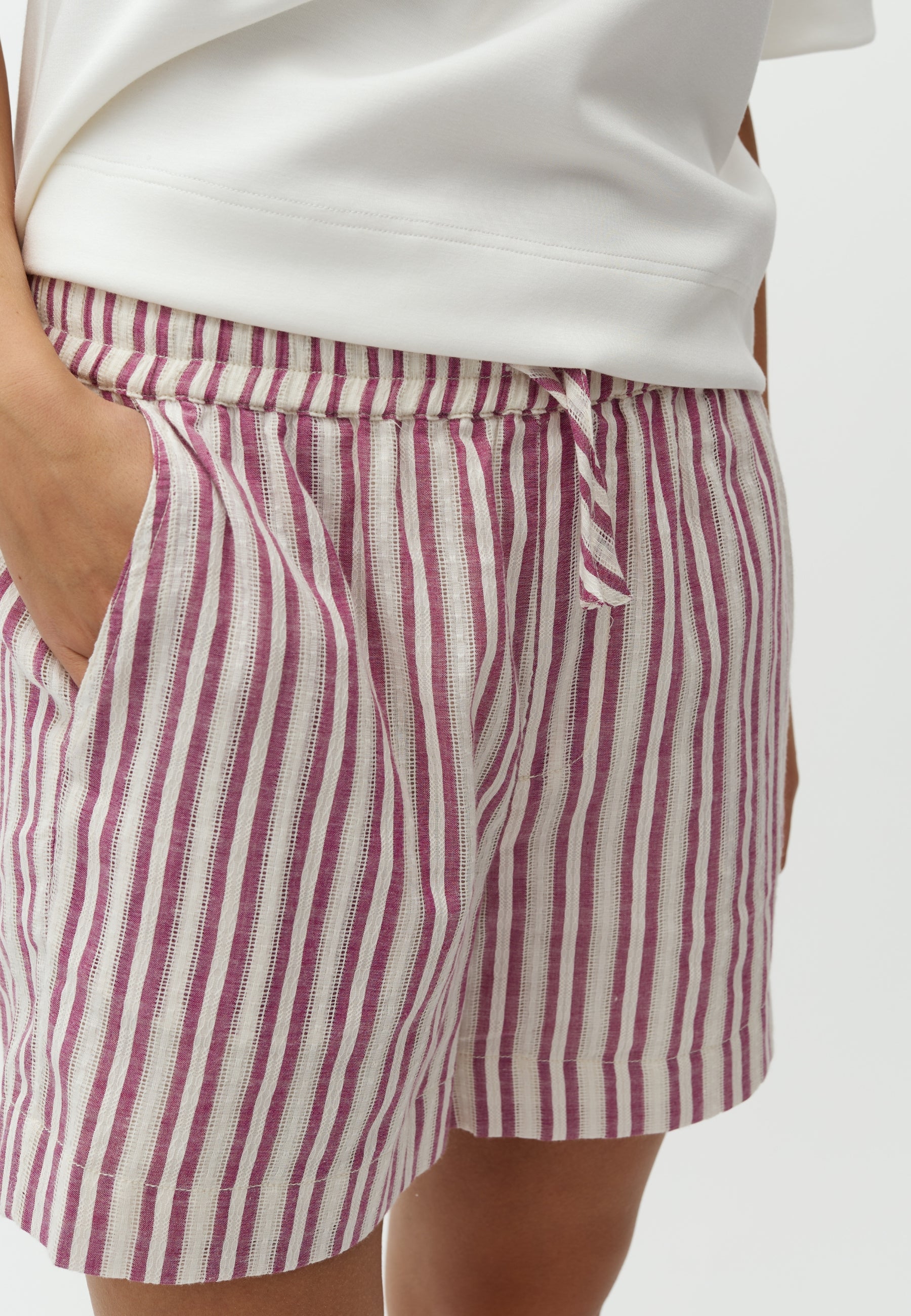 Meris-M_Thin Red Stripe_Model_1