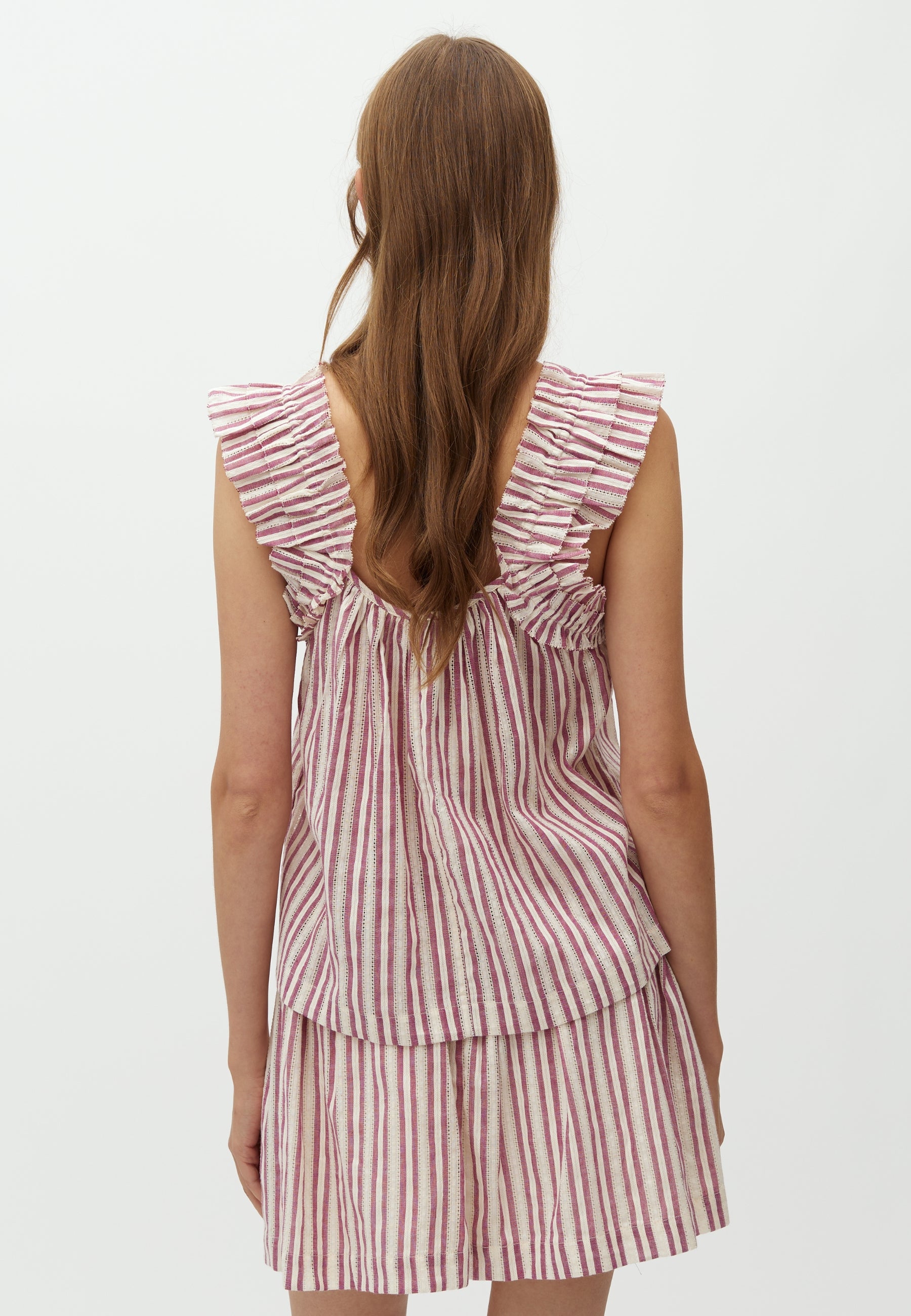 Solaya-M_Thin Red Stripe_Model_2