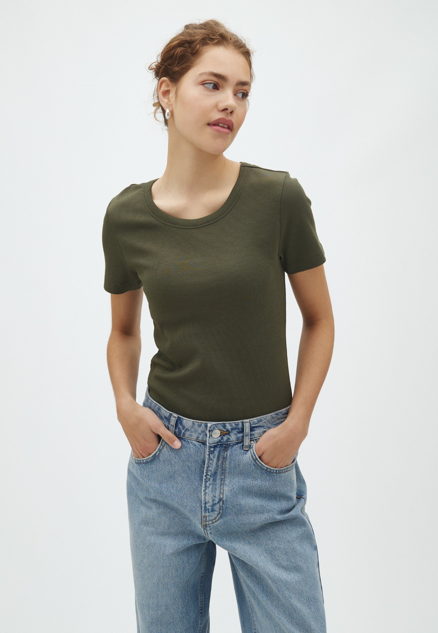 Otis-M_Warm Olive_Model_0