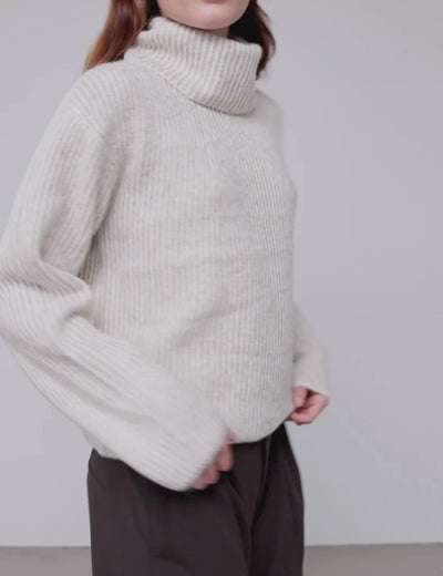 Kemina-M_Light Grey Stripe_Video_0